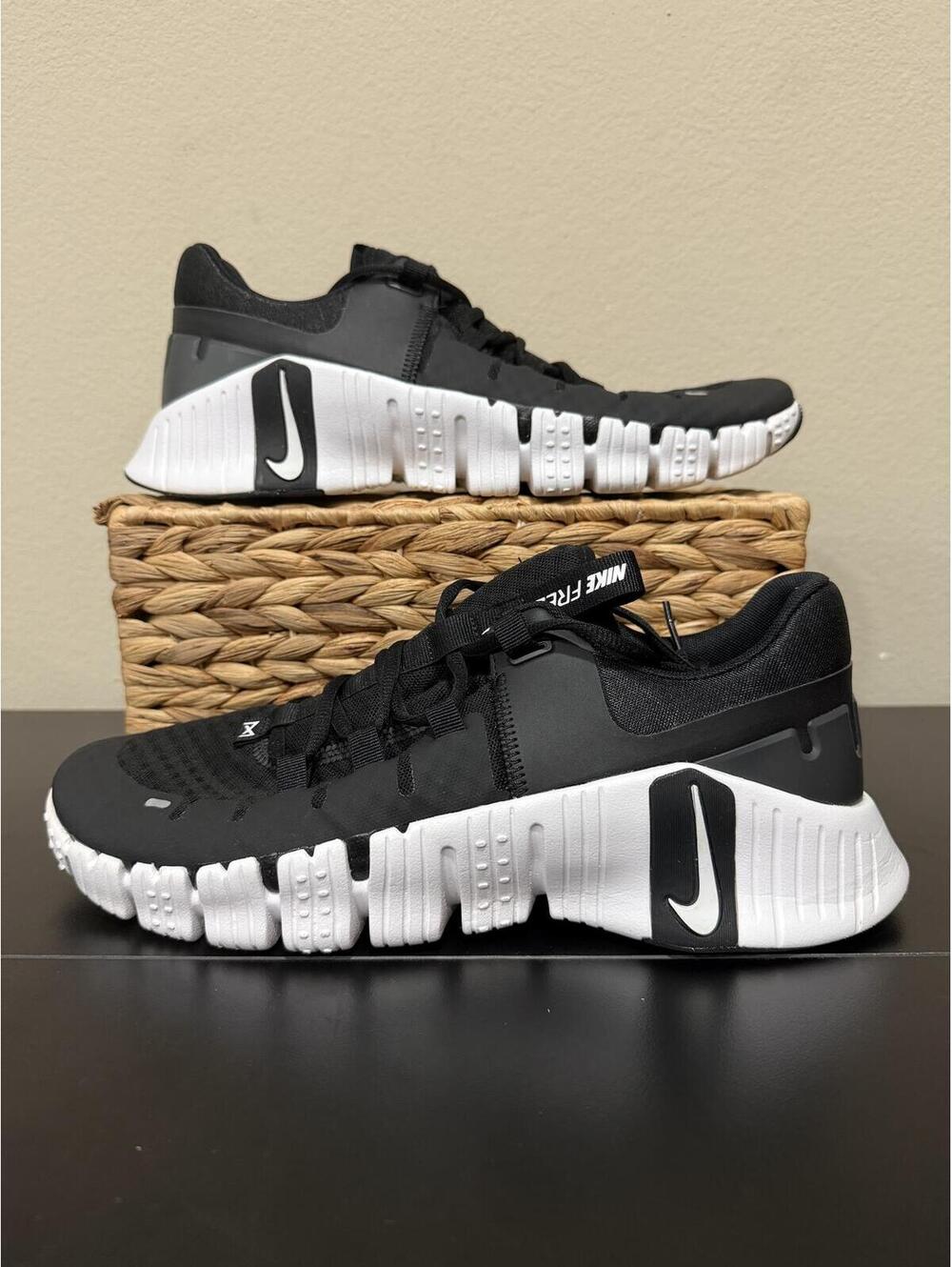 Size 10.5 - Nike Free Metcon 5 “Black White”